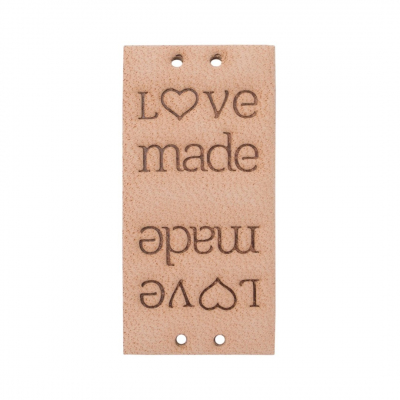 Нашивка кожаная «Love made» 1,9*3,8 см 628729 бежевый в интернет-магазине Швейпрофи.рф